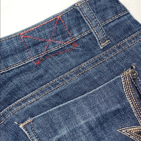 Cropped Blue Jeans - Picture 9 of 12
